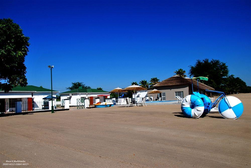 Skinny Hippos Lodge Mangochi Exterior foto