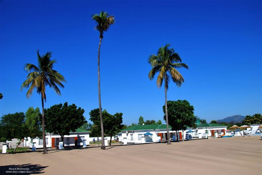 Skinny Hippos Lodge Mangochi Exterior foto